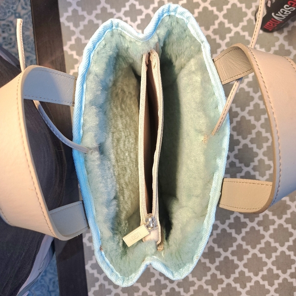 Ugg purse. Small, Super cute - Picture 7 of 9
